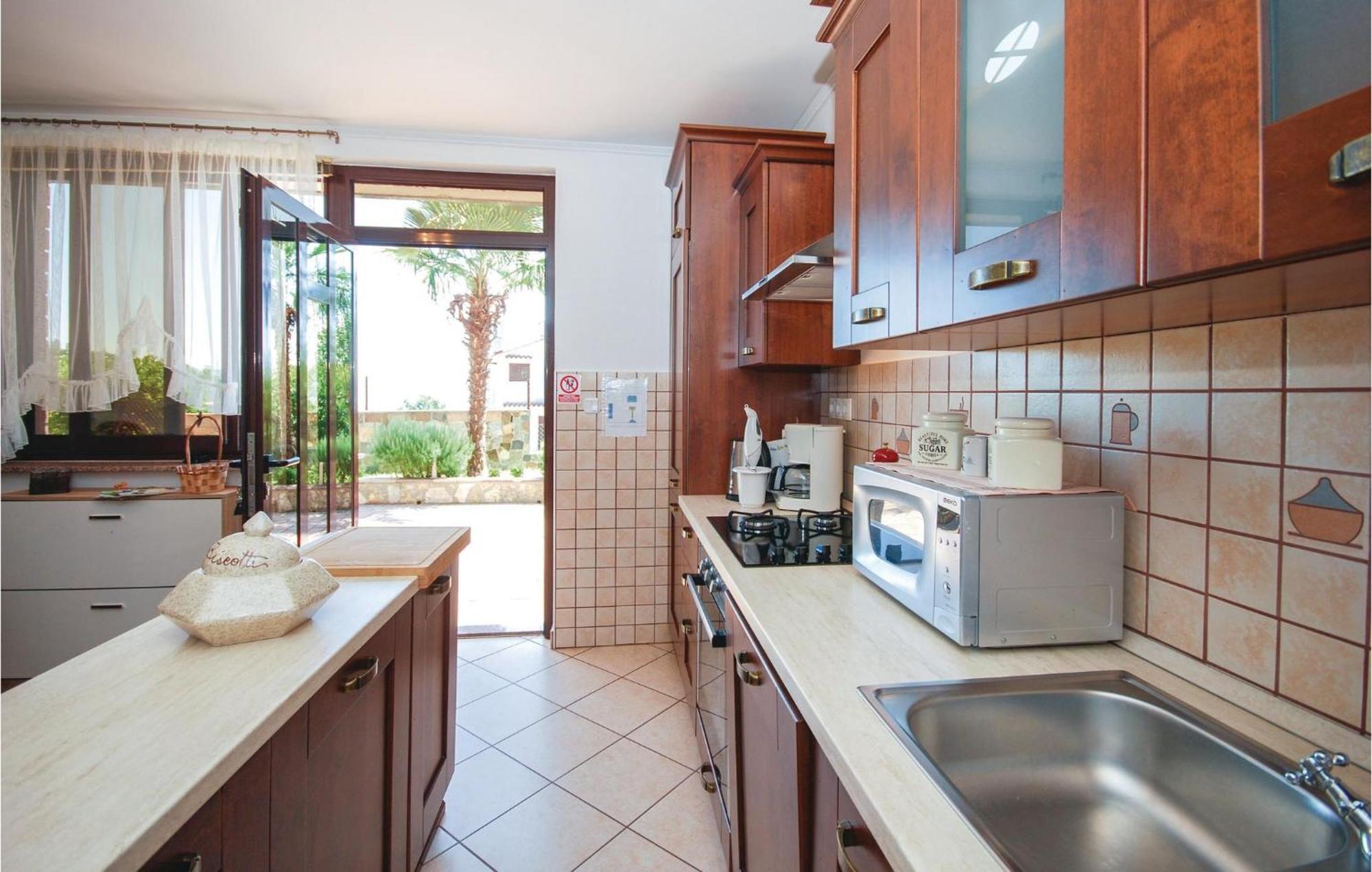 Beautiful Apartment In Lovran With Wifi Buitenkant foto