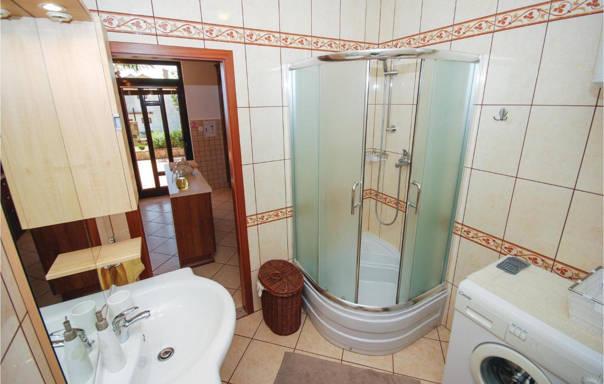 Beautiful Apartment In Lovran With Wifi Buitenkant foto